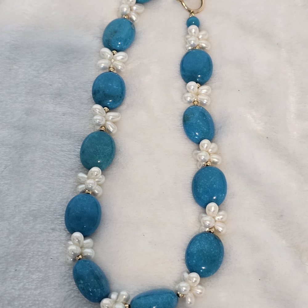 unbranded tourquoise/ pearl choker necklace toggle lock in gold 15 in. NOT REAL